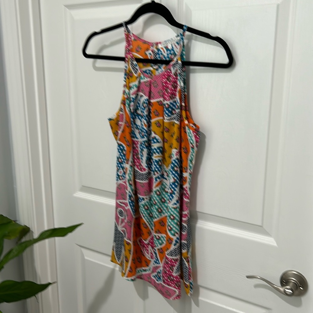 Very flattering to the top size large